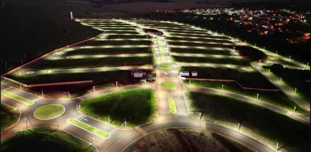 Infraestrutura de rede elétrica executada pela equipe da Compacta